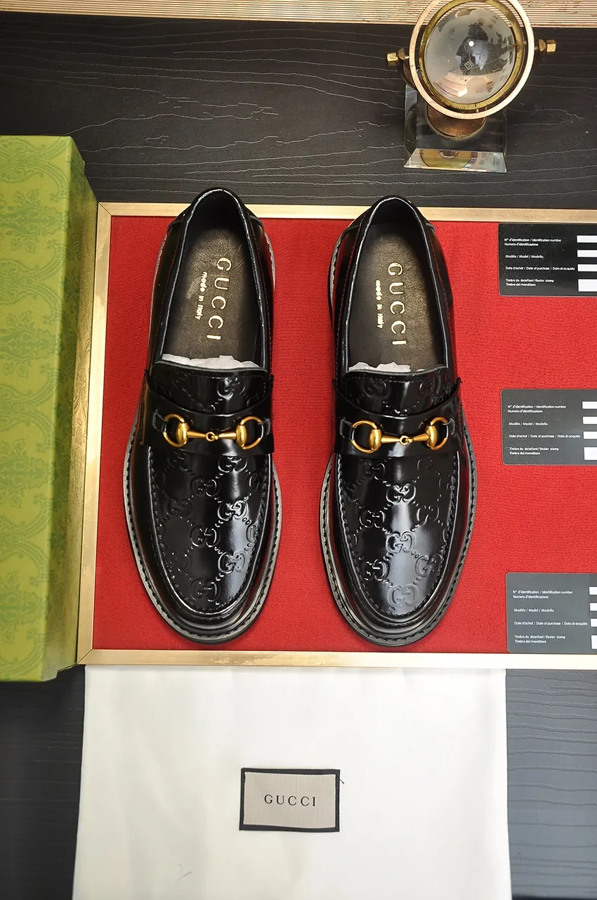 Men's shoes💰540💶Italy's top luxury men's shoe giant (GUCCI) (Gucci) (full cowhide lining) new arrival🍃Original European style🔰 Pleasant to the eye😍In order to make the shoes more durable and non-deformable🌀The production continues to follow traditional methods but there is still no lack of innovation💪Choose original sheepskin for the leather♻️ Smooth and natural And extra bright ⭐Made of imported cowhide, the first choice of rich people 38-45 (45 customized)